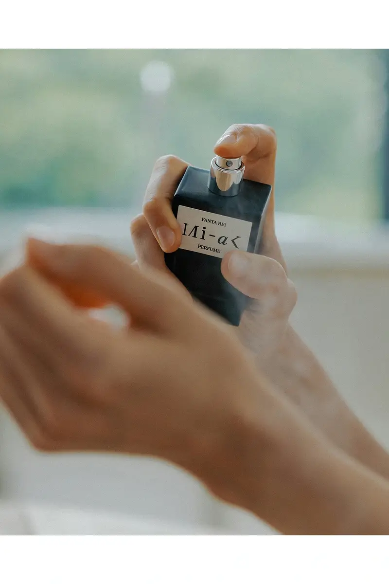 MIHAK Vinyl Wood Perfume | Thumbnail 4 MIHAK Vinyl Wood Perfume | Thumbnail 4