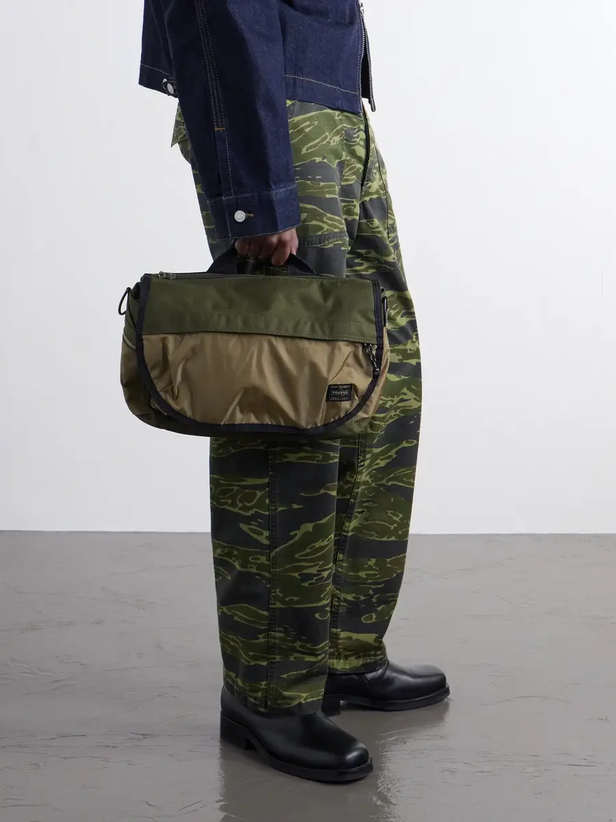 Porter-Yoshida and Co New Hype Shell Messenger Bag - Men | Thumbnail 3 Porter-Yoshida and Co New Hype Shell Messenger Bag - Men | Thumbnail 3