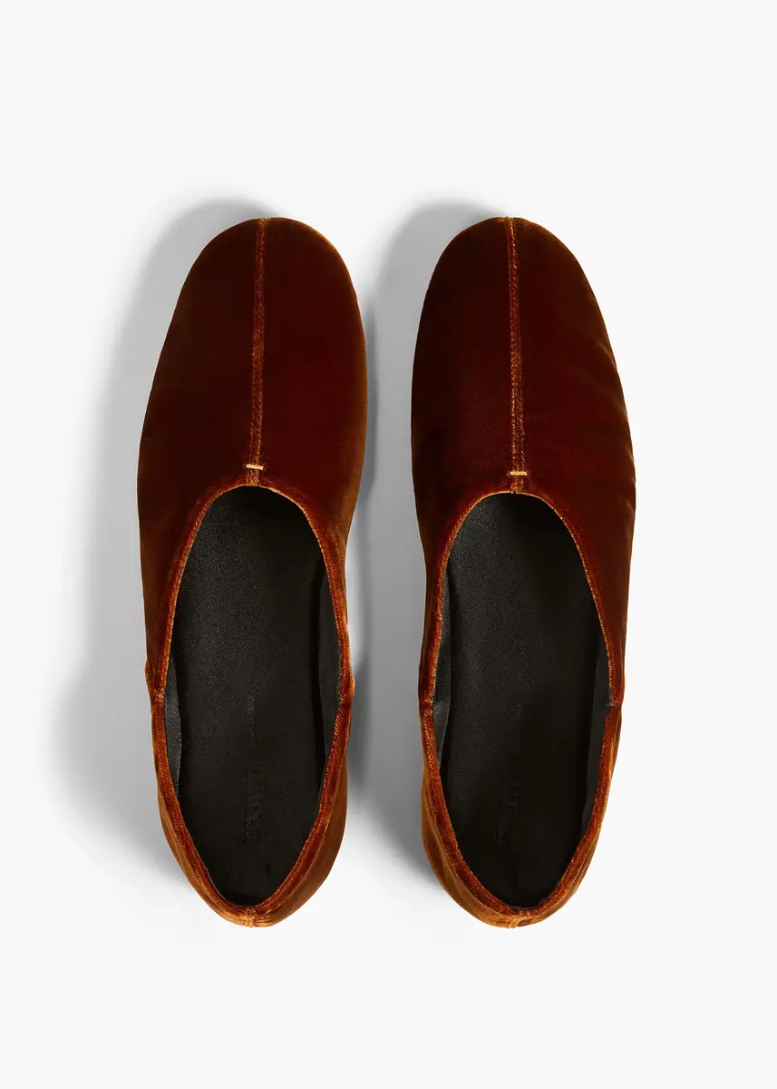 Khaite Jane Flat In Rust Velvet | Thumbnail 3