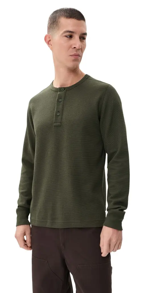 REIGNING CHAMP Lightweight Waffle Standard Henley
