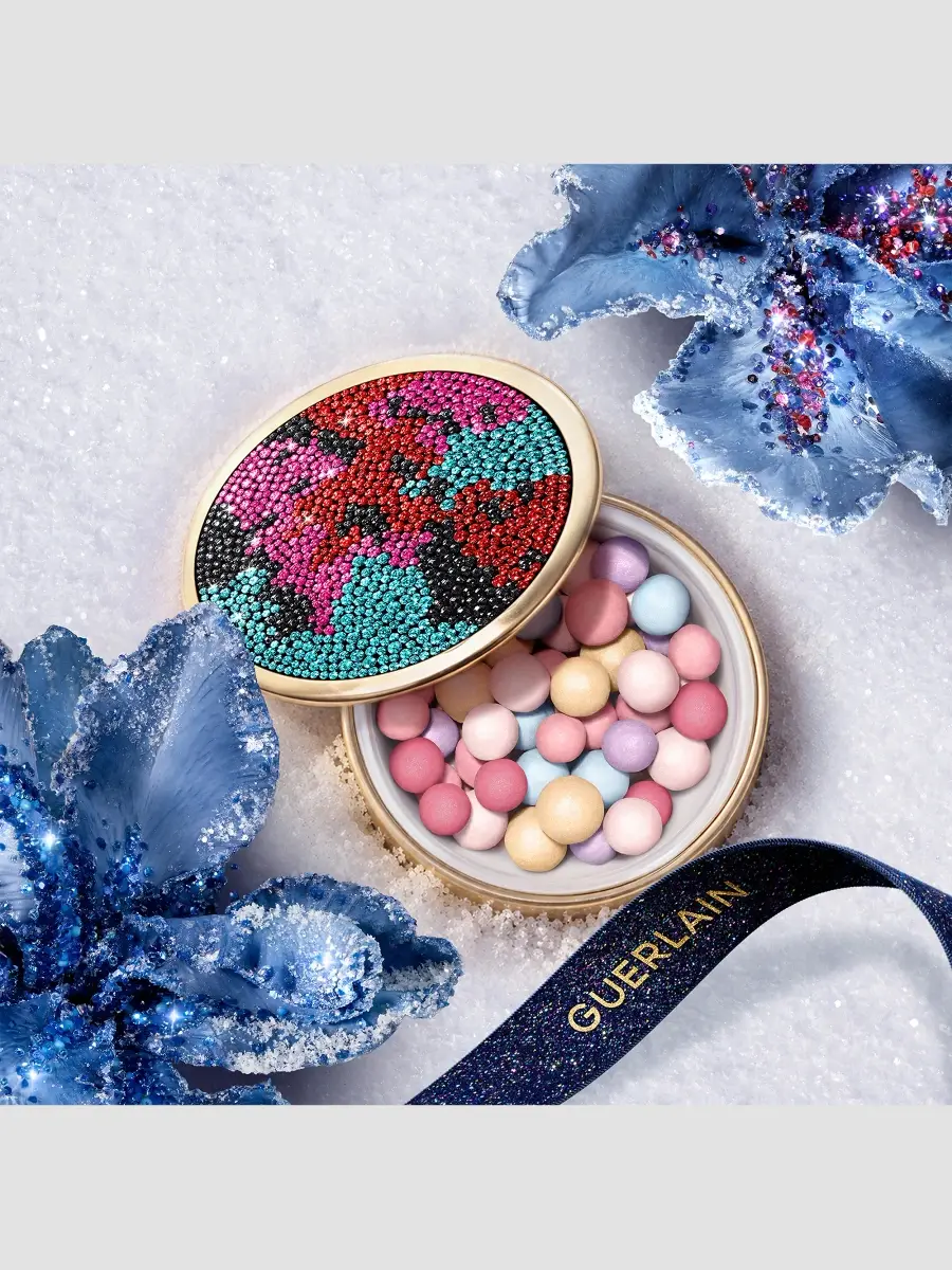 Guerlain Limited Edition x Kévin Germanier Météorites Dreamlight Setting & Finishing Pearls Of Powder | Thumbnail 3 Guerlain Limited Edition x Kévin Germanier Météorites Dreamlight Setting & Finishing Pearls Of Powder | Thumbnail 3