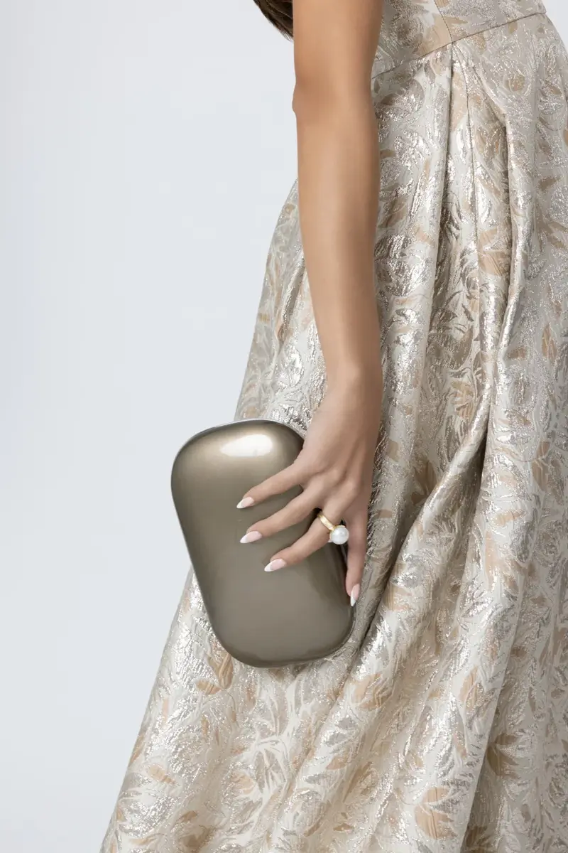 JEFFREY LEVINSON Elina Plus Clutch - Shimmering Quartz | Thumbnail 4 JEFFREY LEVINSON Elina Plus Clutch - Shimmering Quartz | Thumbnail 4