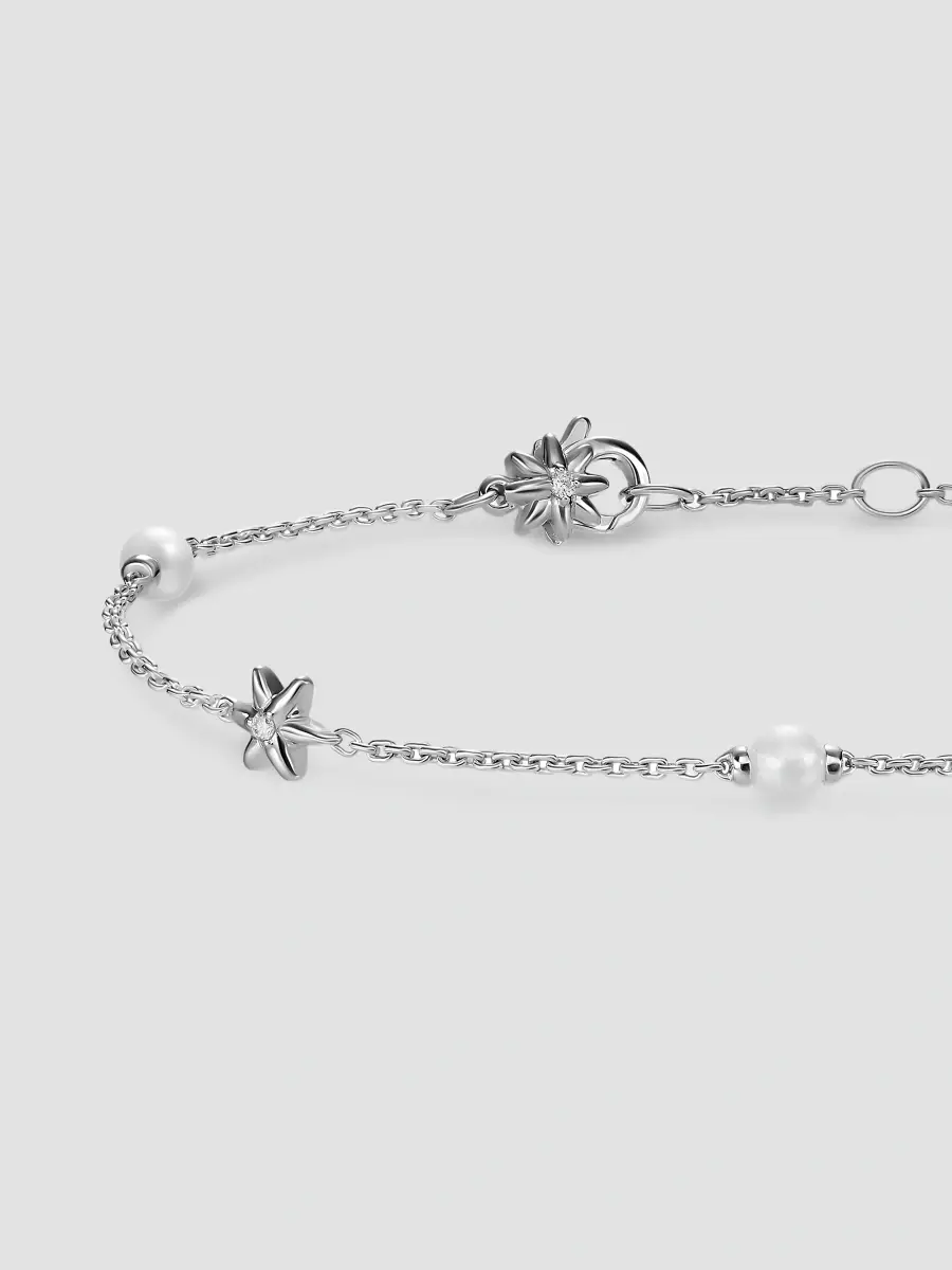 David Yurman Women's Petite Starburst and Pearl Station Chain Bracelet in Sterling Silver with Pearls and Diamonds, 6MM - Silver | Thumbnail 4 David Yurman Women's Petite Starburst and Pearl Station Chain Bracelet in Sterling Silver with Pearls and Diamonds, 6MM - Silver | Thumbnail 4