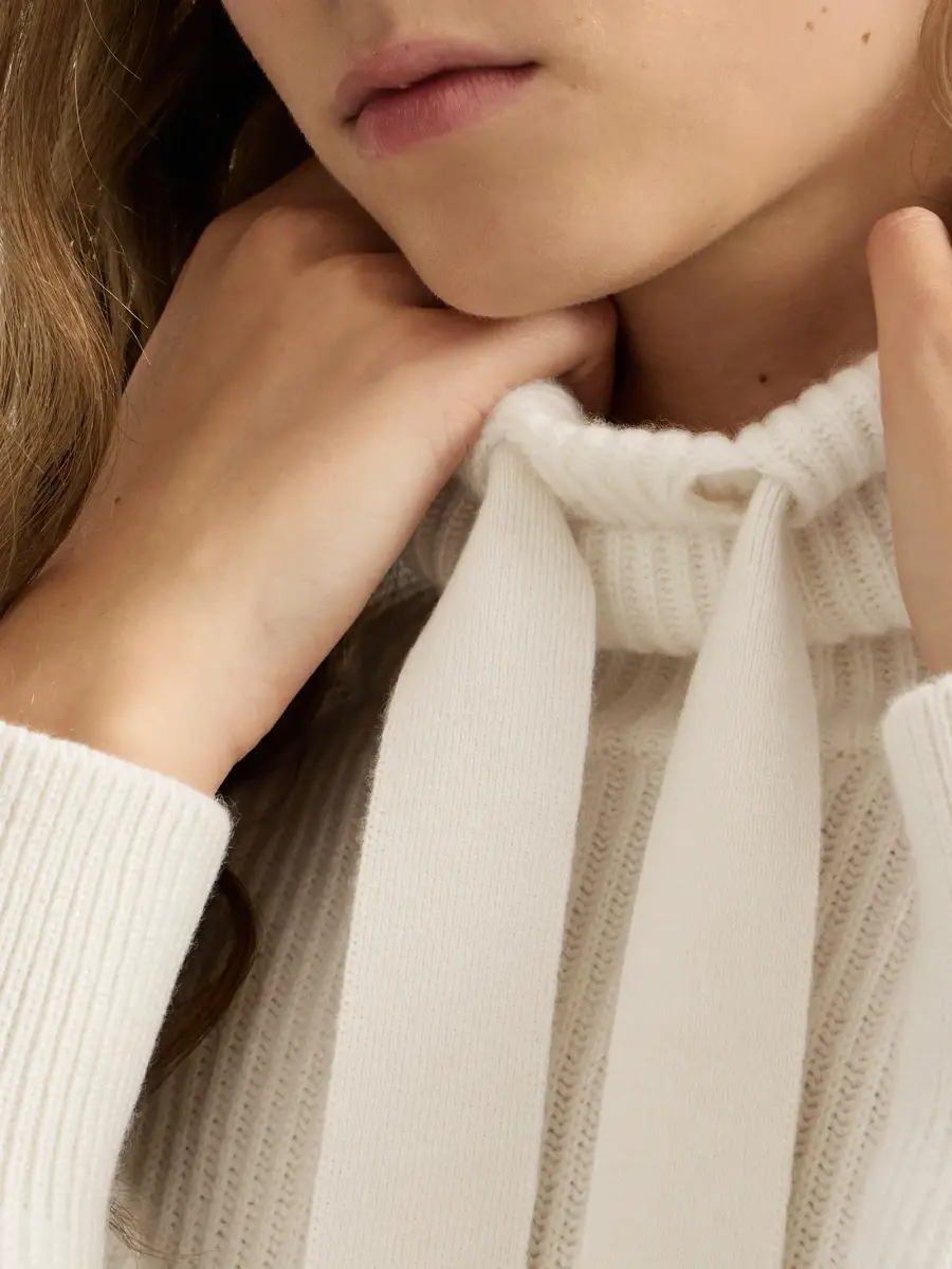 Brunello Cucinelli Women's Cashmere English Rib Turtleneck Sweater | Thumbnail 6 Brunello Cucinelli Women's Cashmere English Rib Turtleneck Sweater | Thumbnail 6