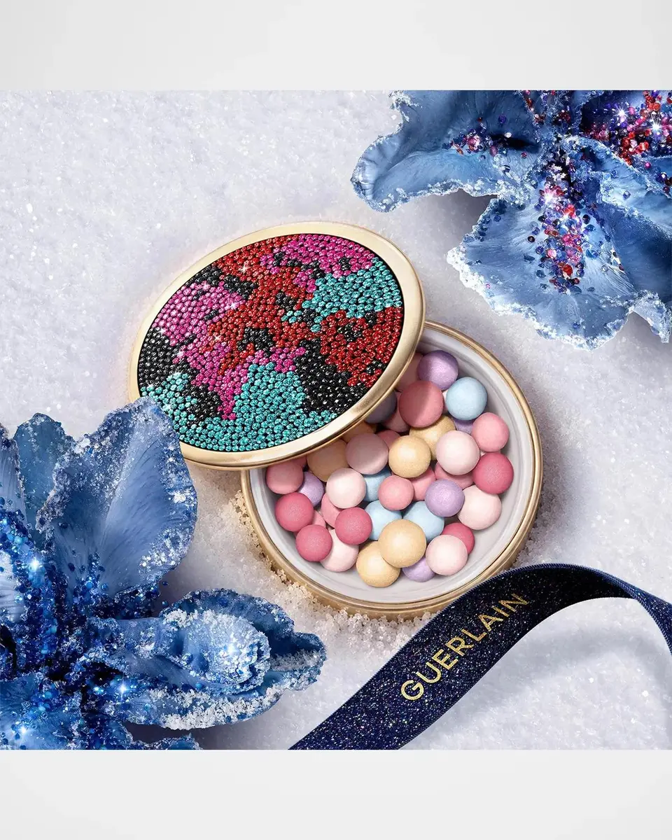 Guerlain x Kevin Germanier Limited Edition Meteorites Dreamlight Setting & Finishing Pearls of Powder | Thumbnail 3 Guerlain x Kevin Germanier Limited Edition Meteorites Dreamlight Setting & Finishing Pearls of Powder | Thumbnail 3