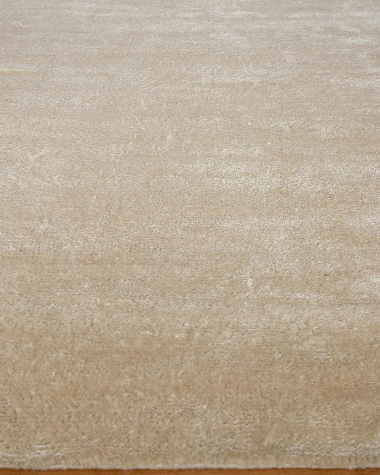 Exquisite Rugs Lucia Hand-Knotted Rug