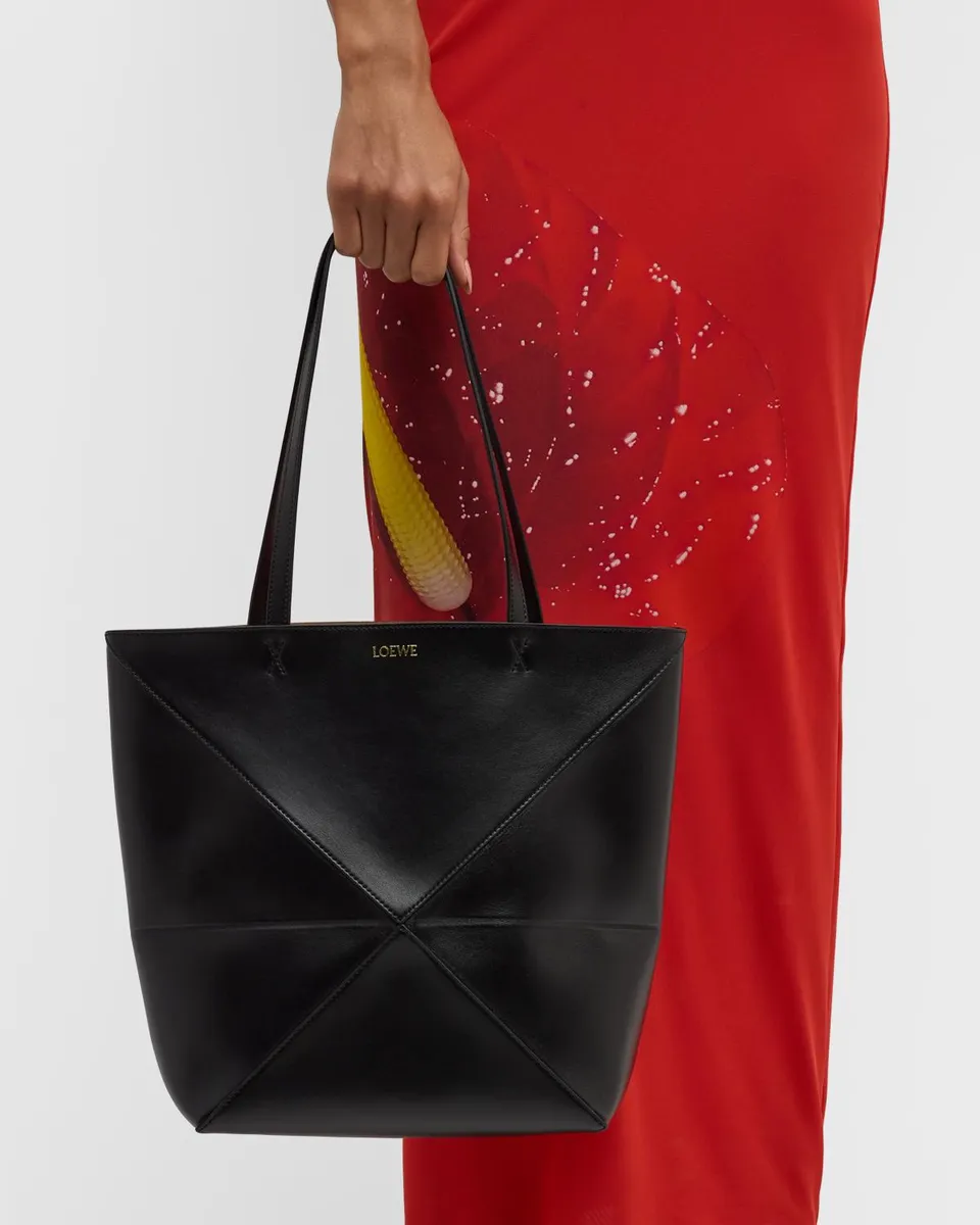 Loewe Puzzle Fold Medium Tote Bag in Shiny Leather | Thumbnail 4 Loewe Puzzle Fold Medium Tote Bag in Shiny Leather | Thumbnail 4