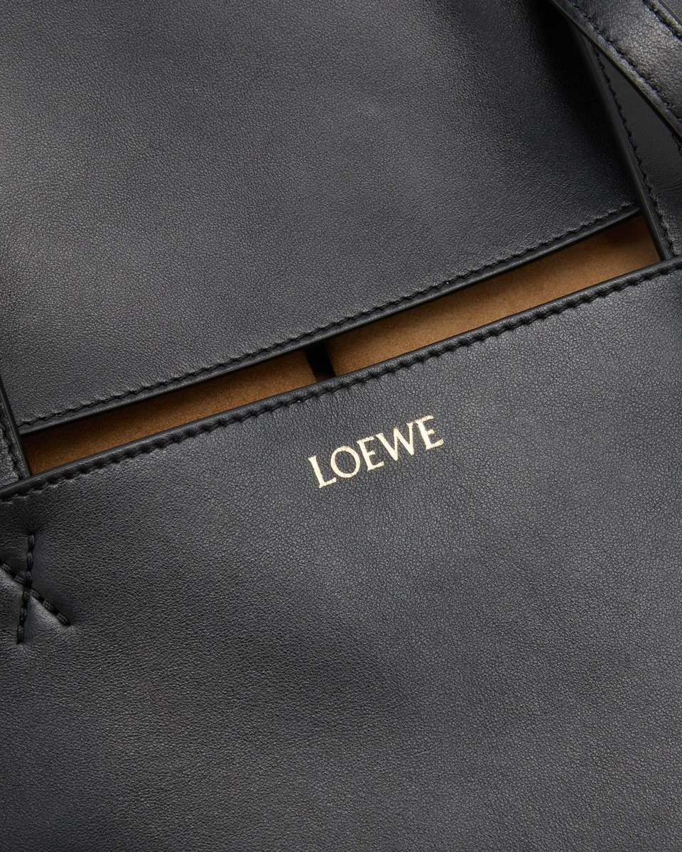 Loewe Puzzle Fold Medium Tote Bag in Shiny Leather | Thumbnail 6 Loewe Puzzle Fold Medium Tote Bag in Shiny Leather | Thumbnail 6