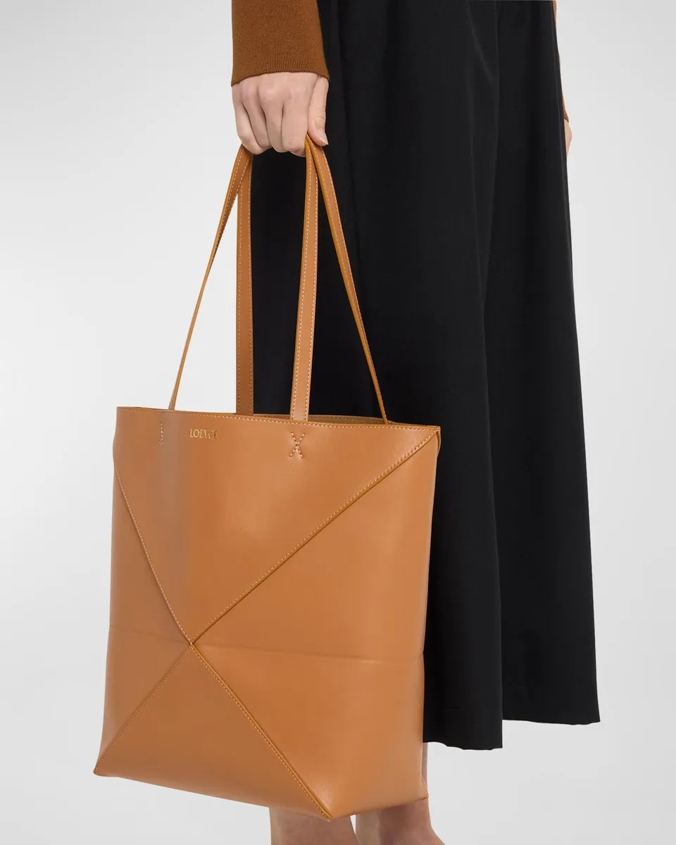 Loewe Puzzle Fold Medium Tote Bag in Shiny Leather | Thumbnail 4 Loewe Puzzle Fold Medium Tote Bag in Shiny Leather | Thumbnail 4
