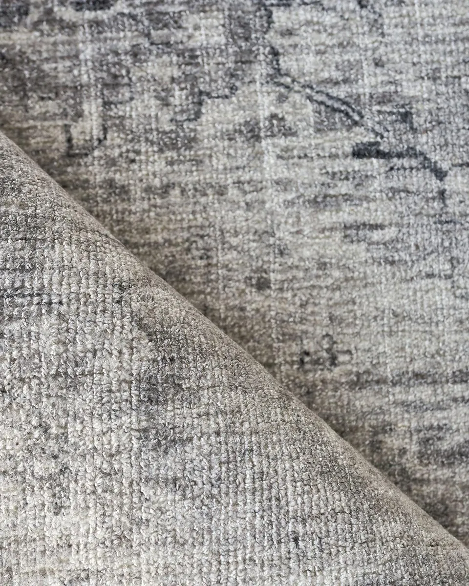 Exquisite Rugs Cambridge Hand-Loomed Gray & Silver Rug | Thumbnail 4