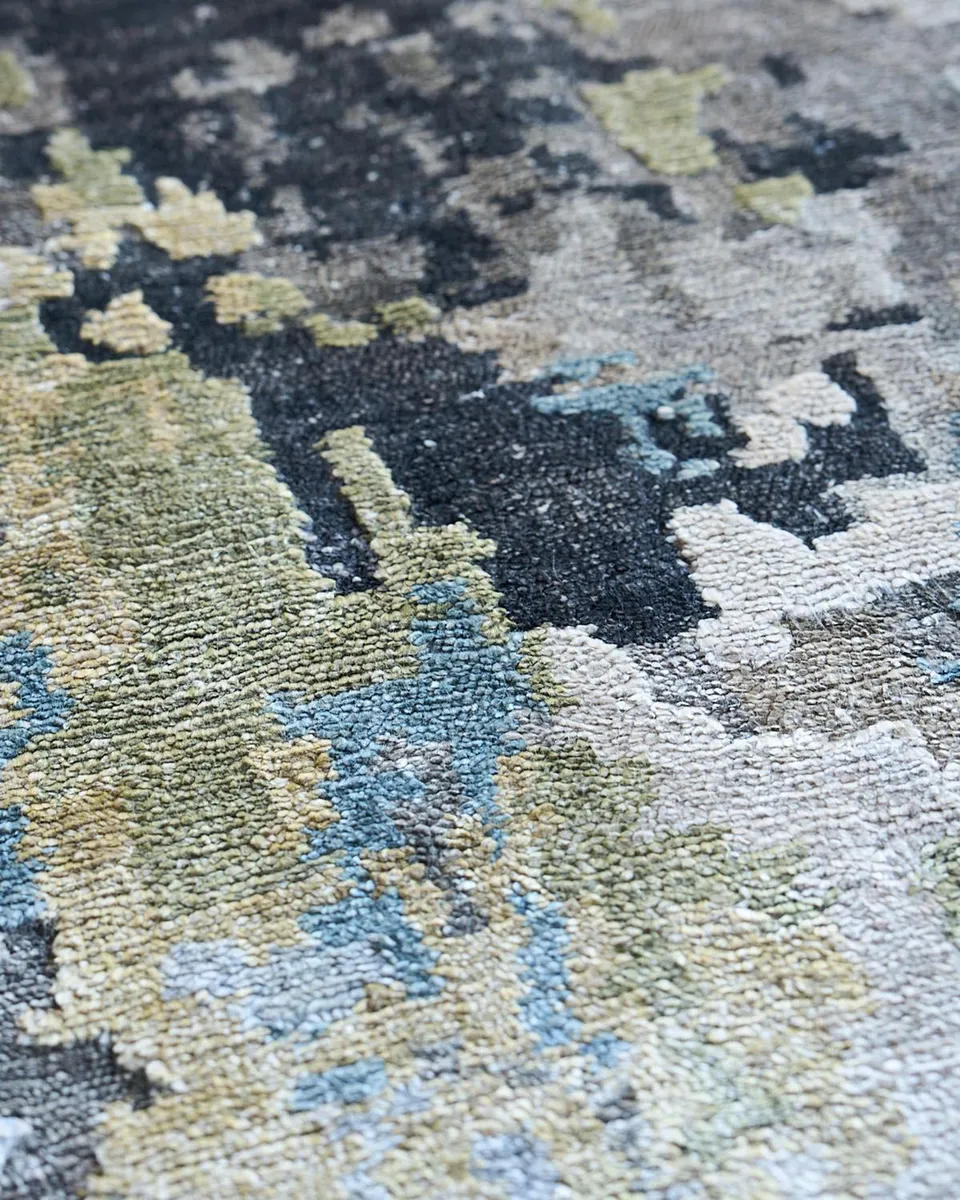 Exquisite Rugs Floor Art Hand-Knotted Silver & Gray Rug | Thumbnail 5