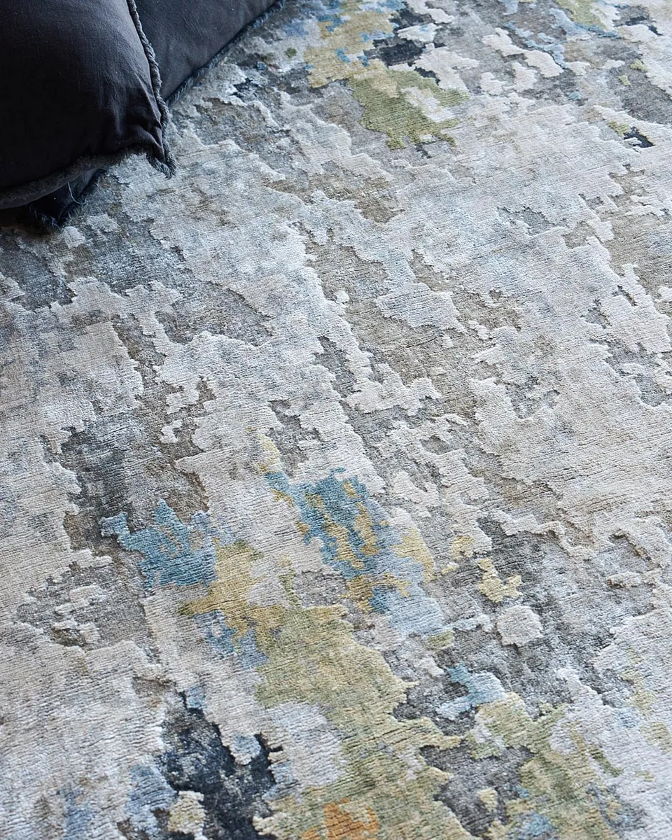 Exquisite Rugs Floor Art Hand-Knotted Silver & Gray Rug | Thumbnail 6