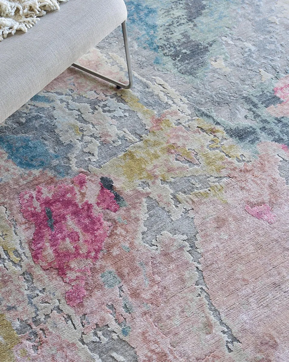 Exquisite Rugs Floor Art Hand-Knotted Silver & Blush Rug | Thumbnail 6
