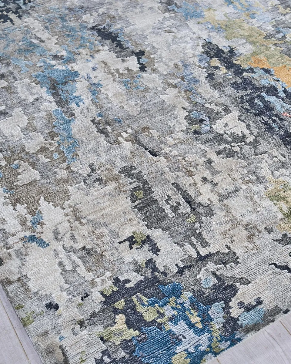 Exquisite Rugs Floor Art Hand-Knotted Silver & Gray Rug | Thumbnail 3