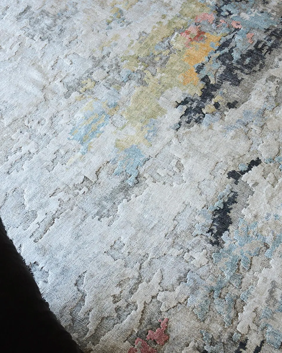 Exquisite Rugs Floor Art Hand-Knotted Silver & Gray Rug | Thumbnail 7