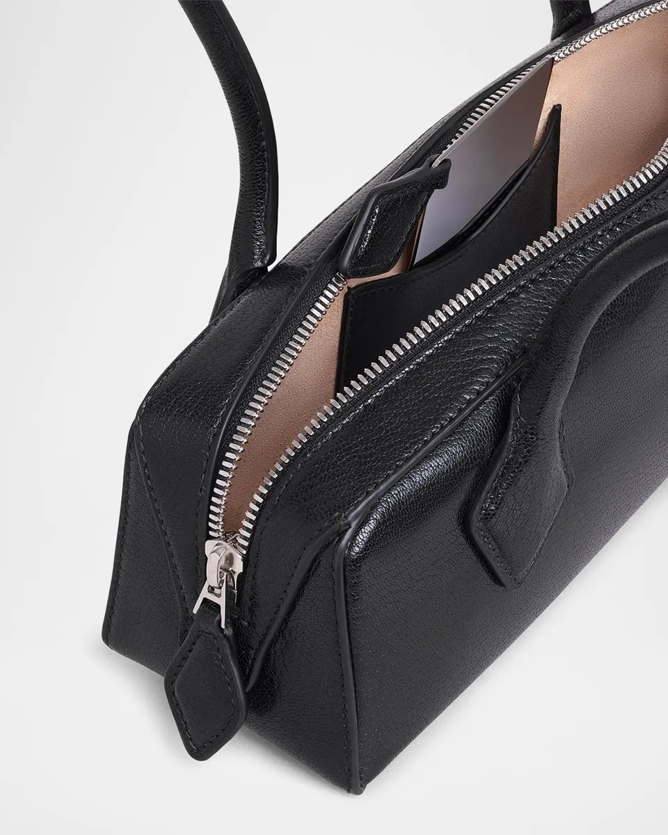 ALAÏA Le Teckel Small Shoulder Bag in Leather | Thumbnail 3 ALAÏA Le Teckel Small Shoulder Bag in Leather | Thumbnail 3