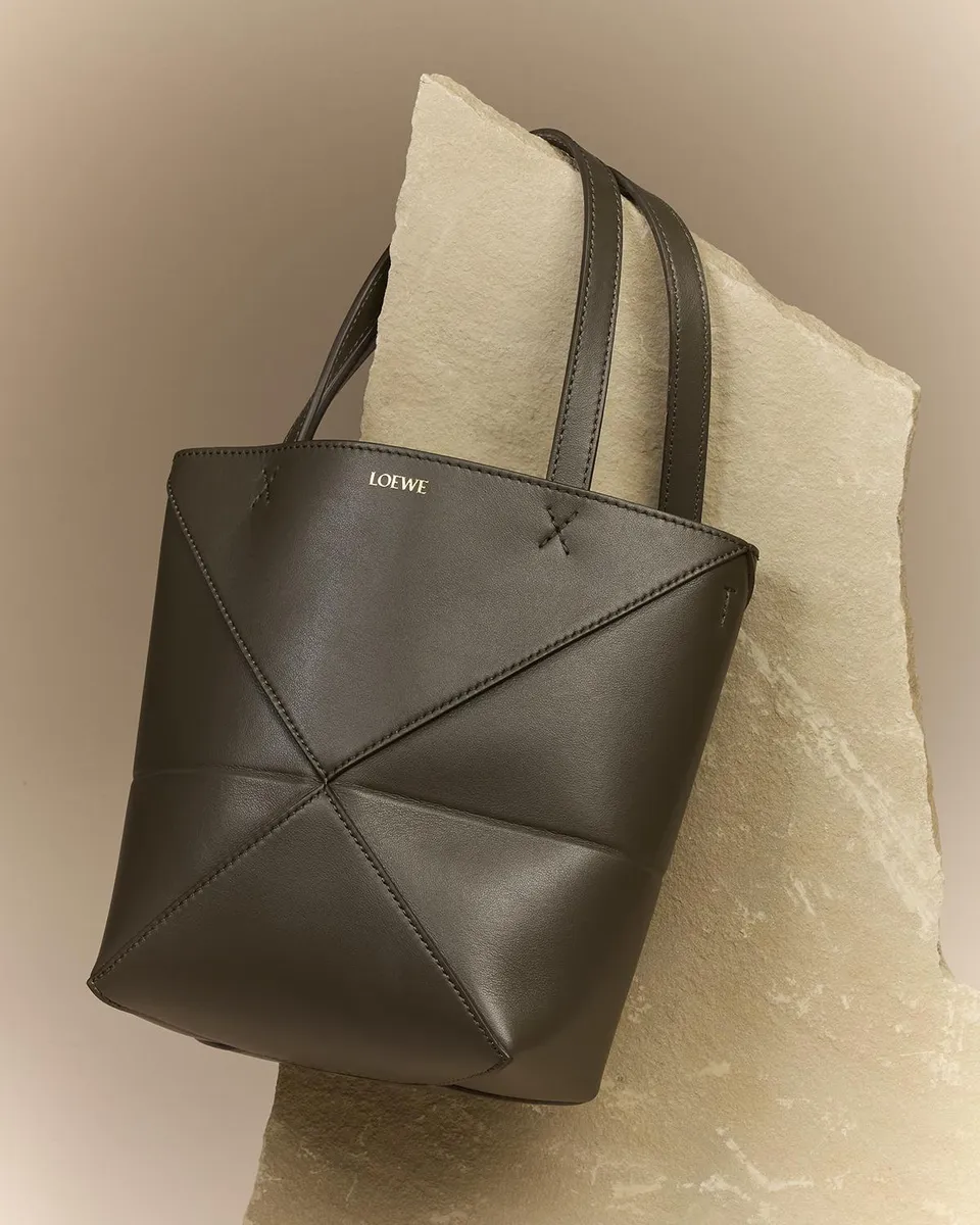 Loewe Puzzle Fold Mini Tote Bag in Shiny Leather | Thumbnail 5 Loewe Puzzle Fold Mini Tote Bag in Shiny Leather | Thumbnail 5