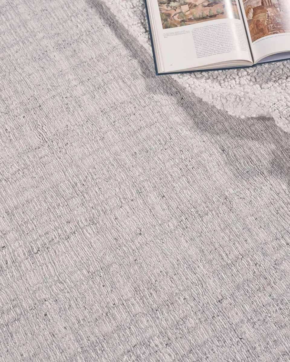 Exquisite Rugs Alpine Hand-Loomed Taupe & Ivory Rug | Thumbnail 5