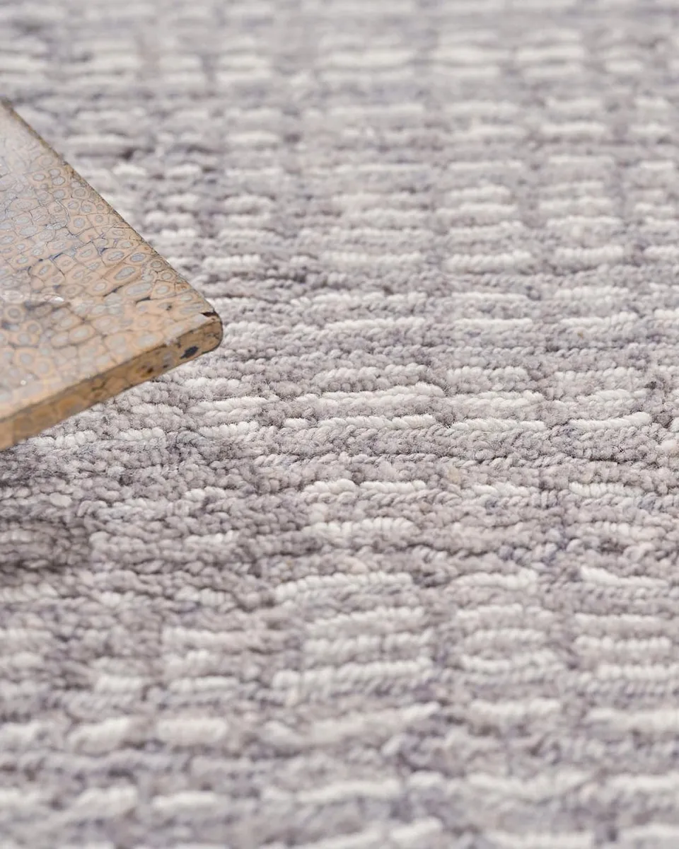 Exquisite Rugs Alpine Hand-Loomed Gray & Ivory Rug | Thumbnail 5