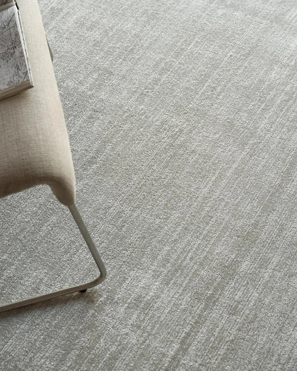 Exquisite Rugs Martelli Modern Hand-Loomed Silver Rug, 4 ' x 6 ' | Thumbnail 8 Exquisite Rugs Martelli Modern Hand-Loomed Silver Rug, 4 ' x 6 ' | Thumbnail 8