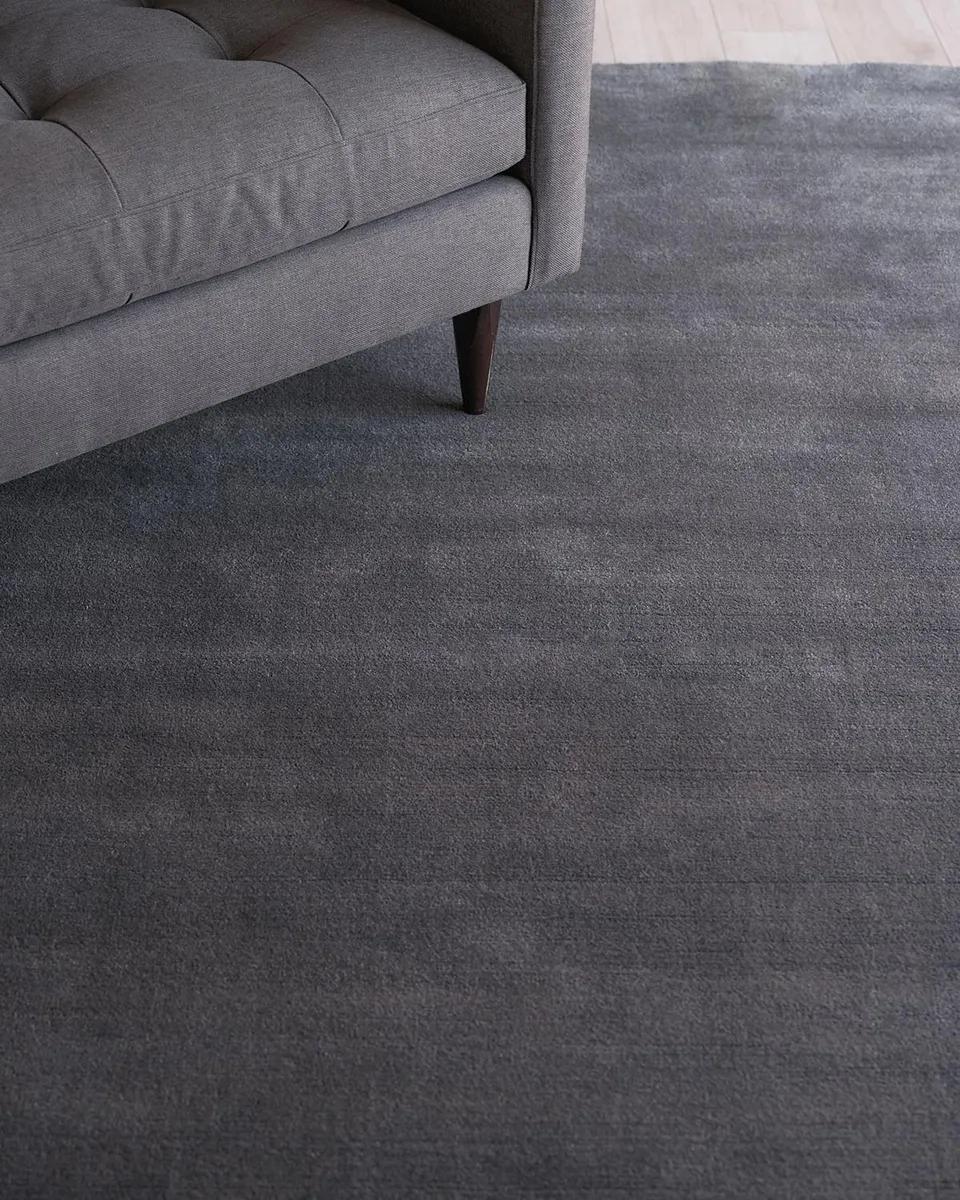 Exquisite Rugs Velutto Hand-Loomed Gray Rug, 4 ' x 6 ' | Thumbnail 7