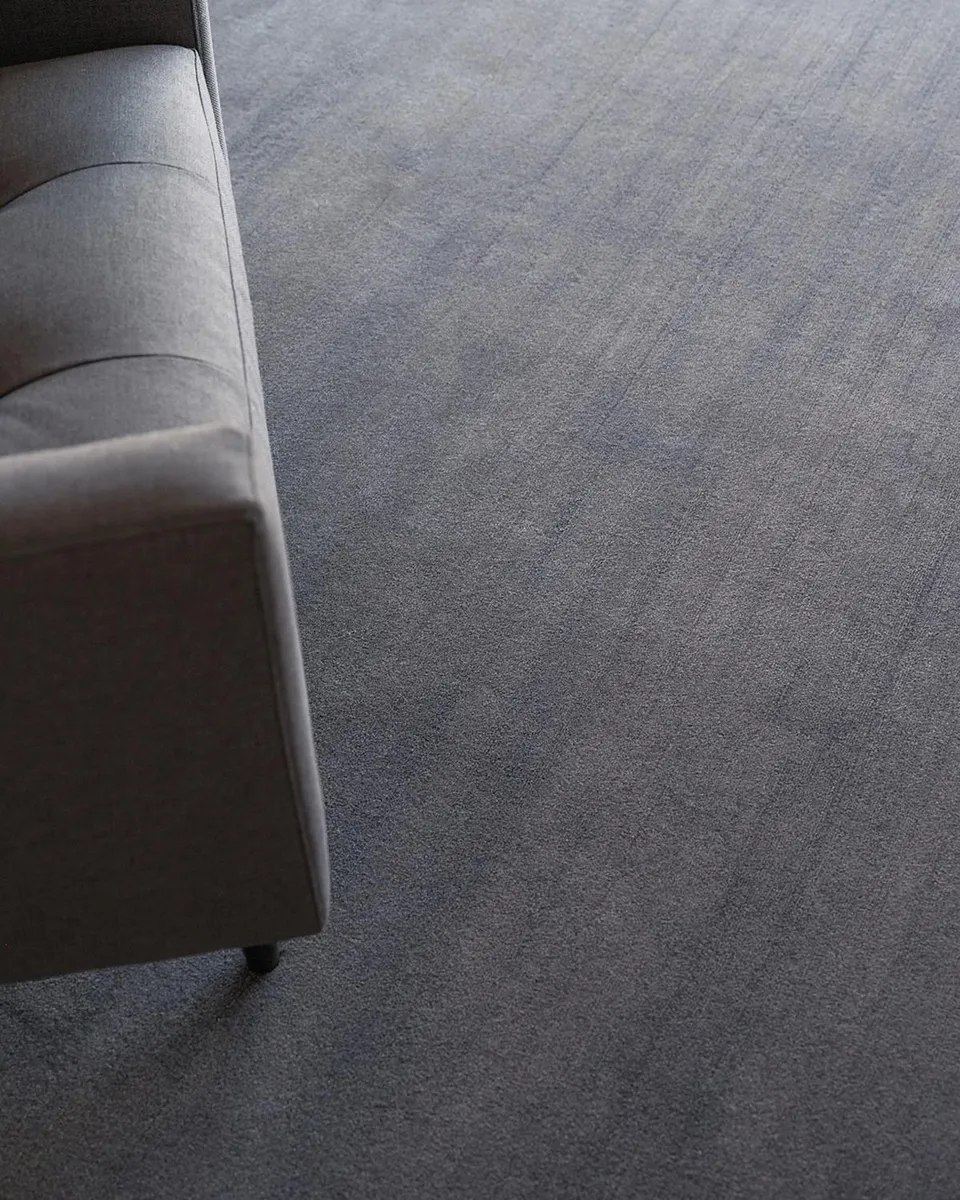 Exquisite Rugs Velutto Hand-Loomed Gray Rug, 4 ' x 6 ' | Thumbnail 8