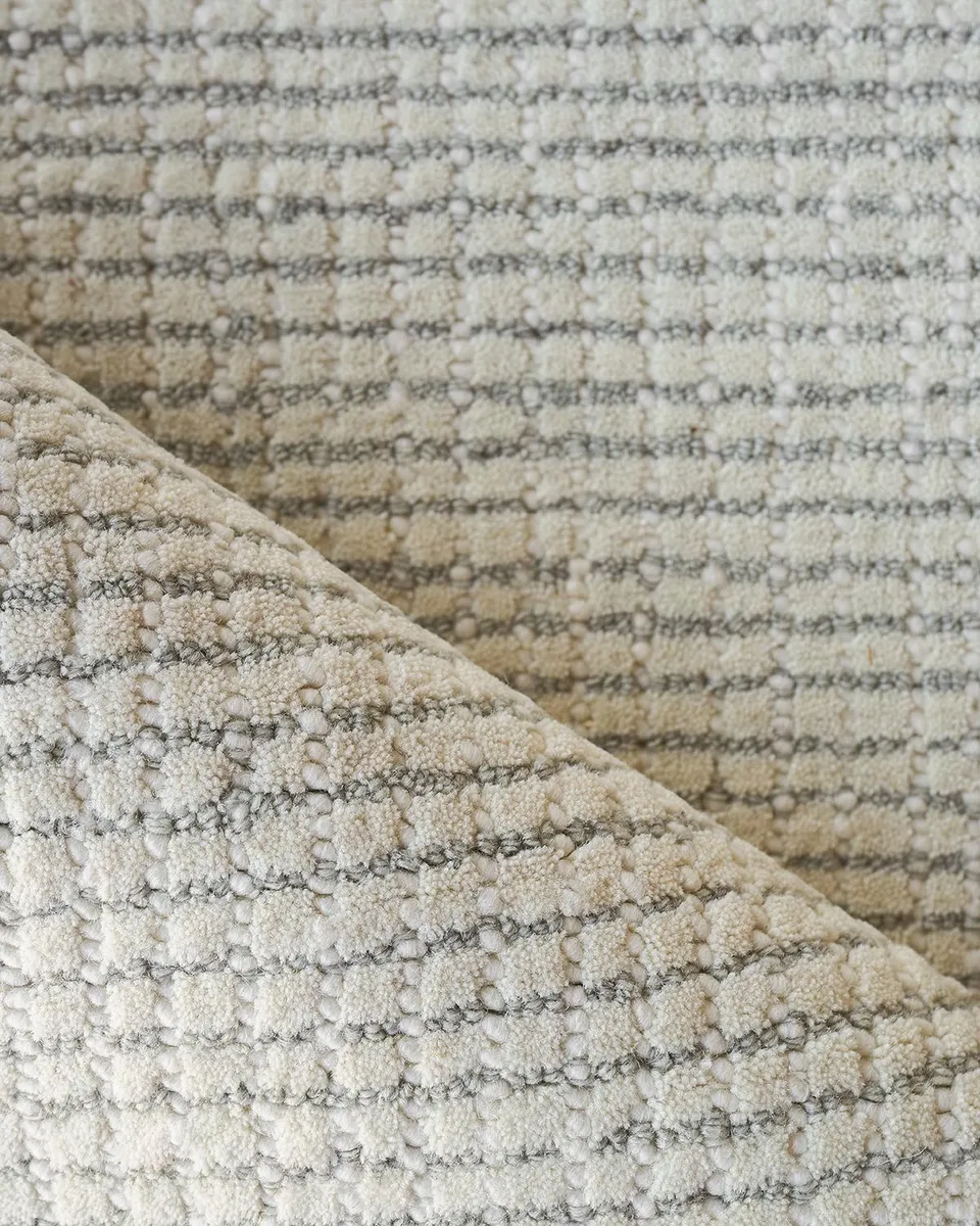 Exquisite Rugs Key West Hand-Tufted Light Silver Rug, 8 ' x 10 ' | Thumbnail 4