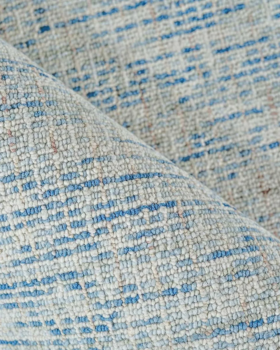 Exquisite Rugs Andora Hand-Tufted Blue/Ivory Rug | Thumbnail 4