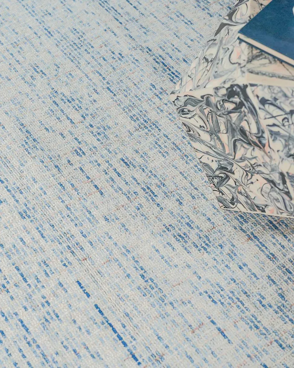Exquisite Rugs Andora Hand-Tufted Blue/Ivory Rug | Thumbnail 6