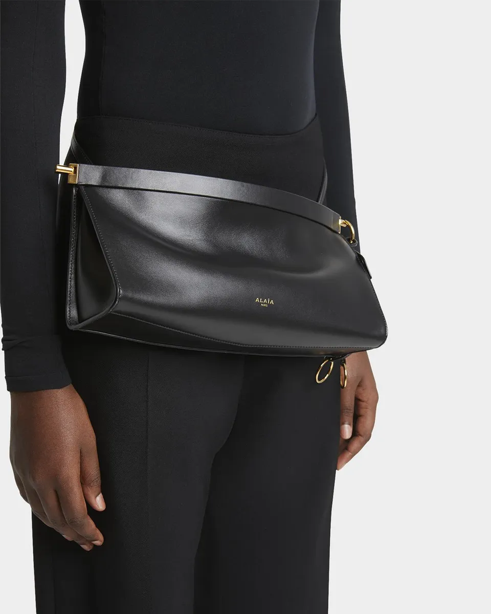 Alaïa Le Click Medium Shoulder Bag in Glossy Leather | Thumbnail 2 Alaïa Le Click Medium Shoulder Bag in Glossy Leather | Thumbnail 2