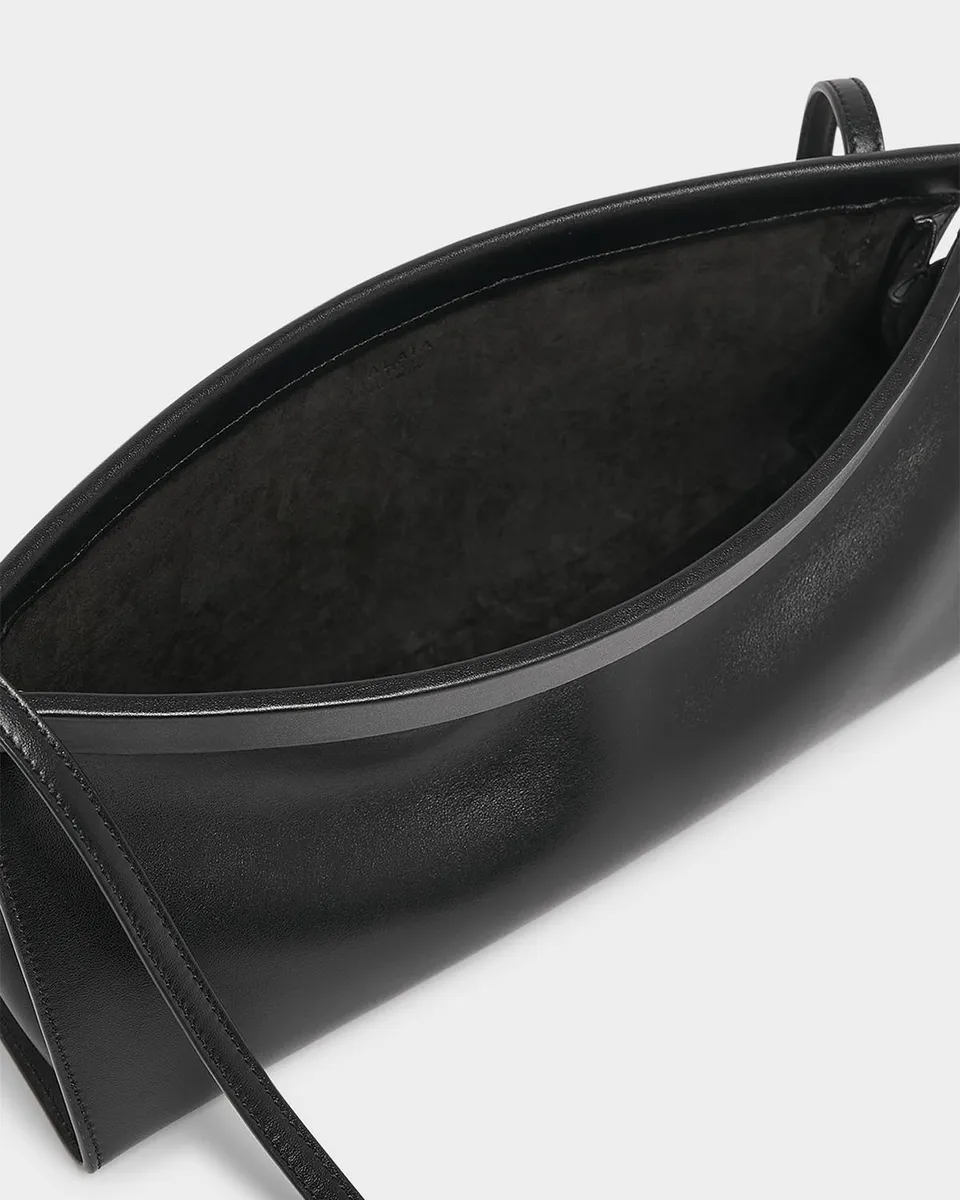 Alaïa Le Click Medium Shoulder Bag in Glossy Leather | Thumbnail 4 Alaïa Le Click Medium Shoulder Bag in Glossy Leather | Thumbnail 4