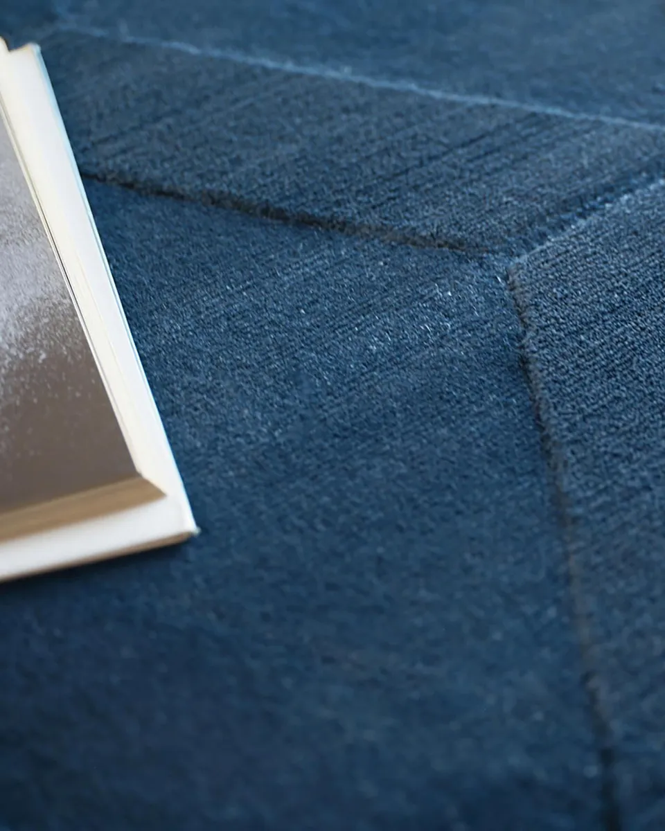 Exquisite Rugs Brunello Hand-Loomed Navy Rug, 6 ' x 9 ' | Thumbnail 7