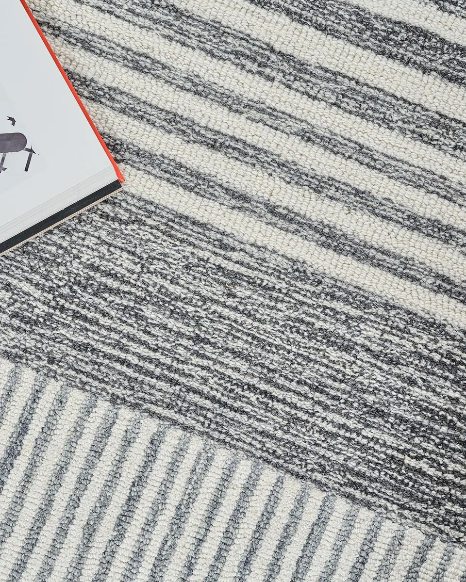 Exquisite Rugs Castine Hand-Tufted Gray Rug, 5 ' x 8 ' | Thumbnail 6 Exquisite Rugs Castine Hand-Tufted Gray Rug, 5 ' x 8 ' | Thumbnail 6