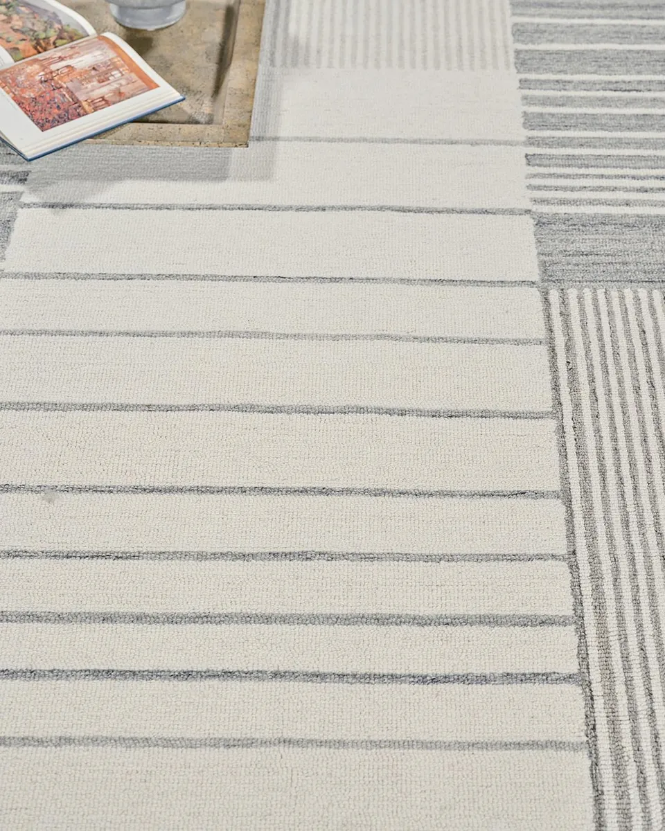 Exquisite Rugs Castine Hand-Tufted Silver Rug, 6 ' x 9 ' | Thumbnail 7