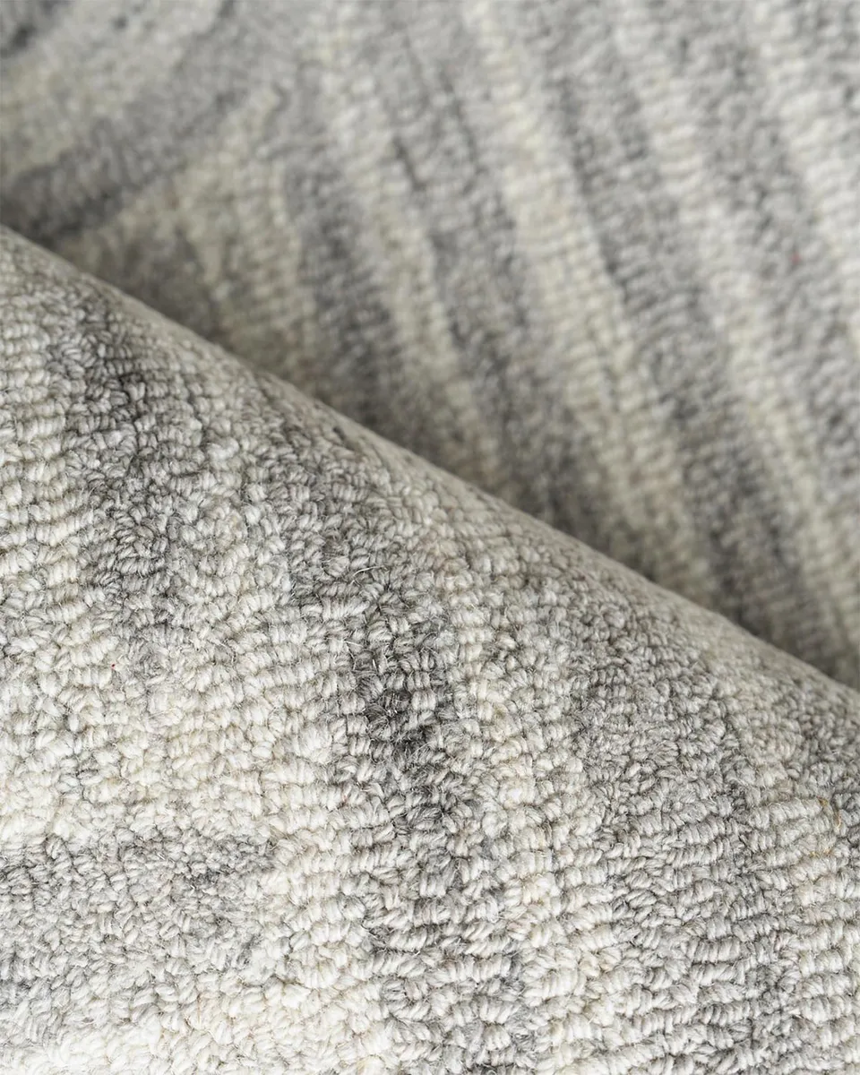 Exquisite Rugs Juno Hand-Tufted Gray/Ivory Rug, 5 ' x 8 ' | Thumbnail 4