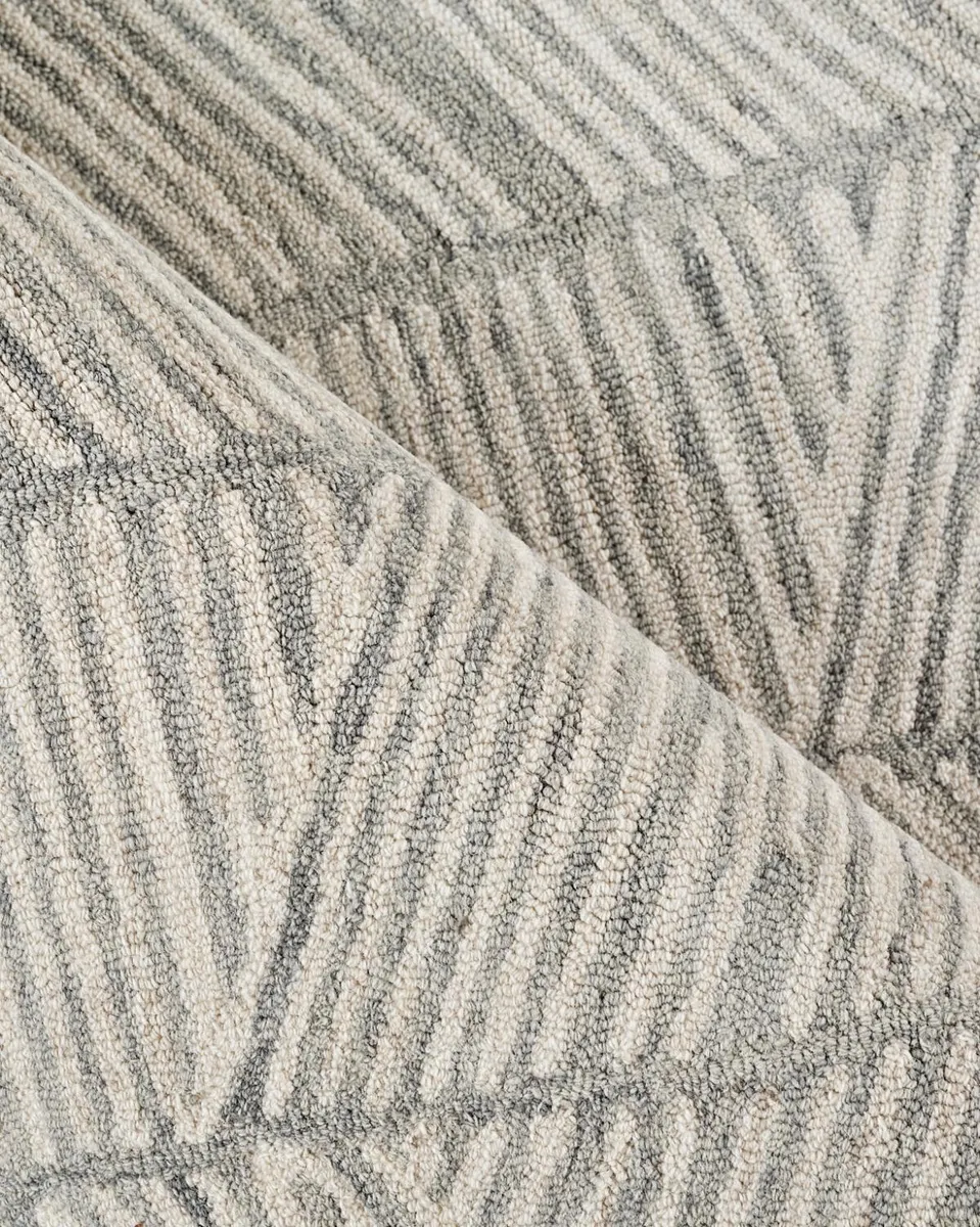 Exquisite Rugs Kascata Hand-Tufted Silver/Ivory Rug | Thumbnail 4