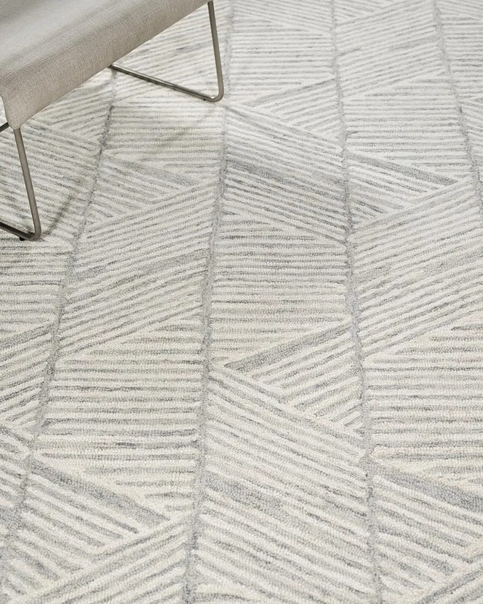 Exquisite Rugs Kascata Hand-Tufted Silver/Ivory Rug | Thumbnail 7