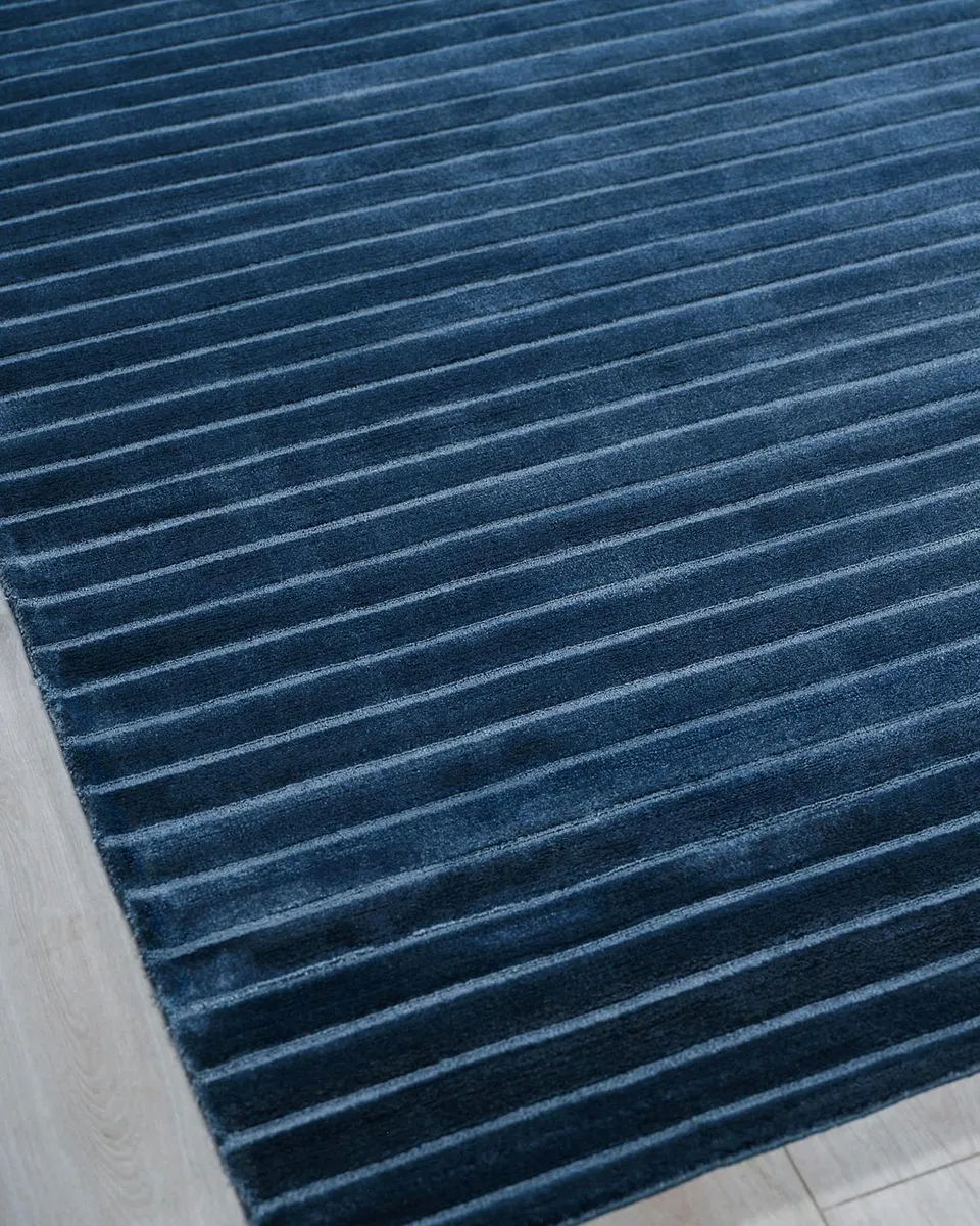 Exquisite Rugs Amani Hand-Loomed Navy Rug, 6 ' x 9 ' | Thumbnail 3 Exquisite Rugs Amani Hand-Loomed Navy Rug, 6 ' x 9 ' | Thumbnail 3