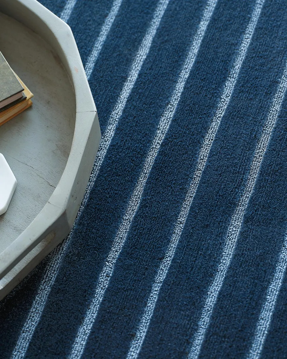 Exquisite Rugs Amani Hand-Loomed Navy Rug, 4 ' x 6 ' | Thumbnail 5 Exquisite Rugs Amani Hand-Loomed Navy Rug, 4 ' x 6 ' | Thumbnail 5