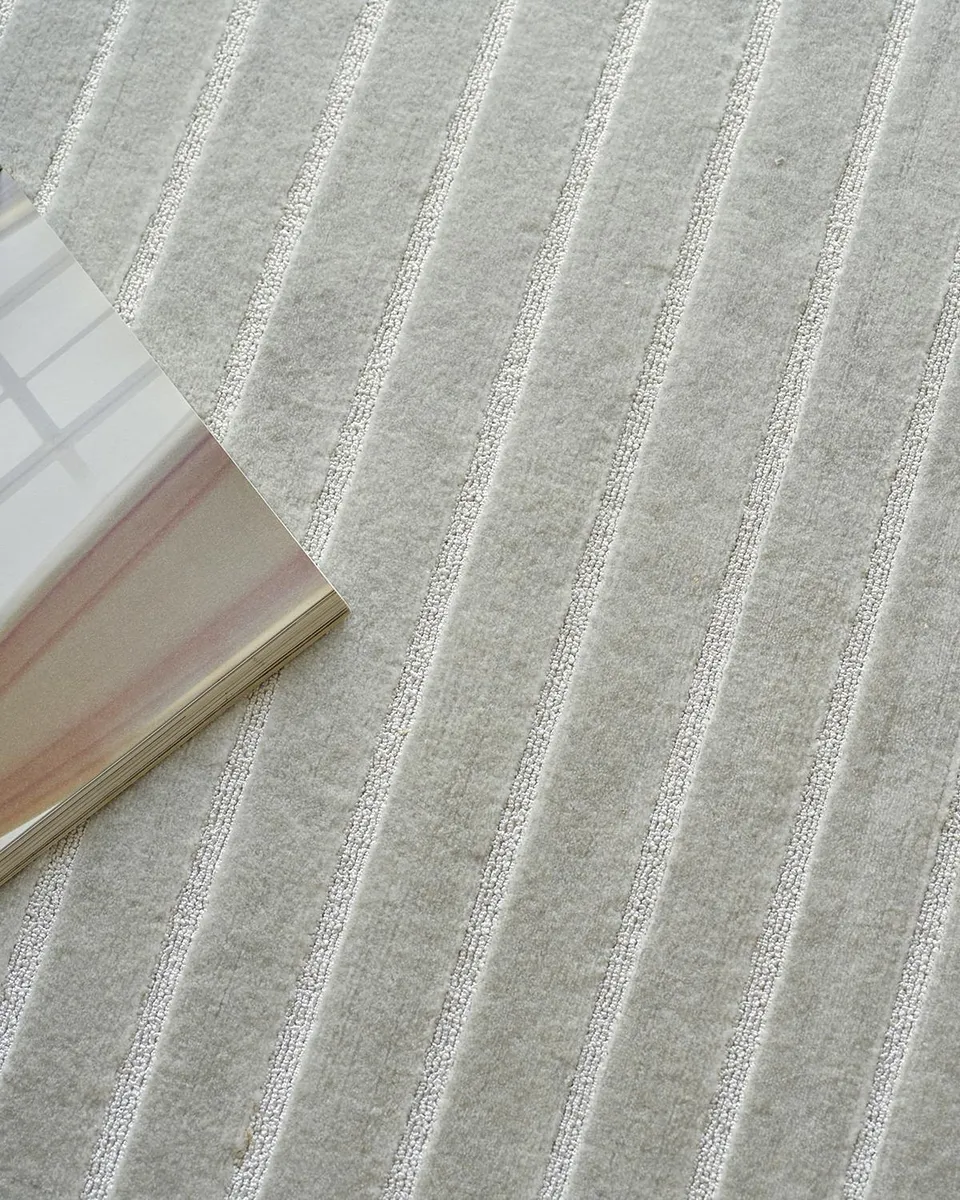 Exquisite Rugs Amani Hand-Loomed Silver Rug, 6 ' x 9 ' | Thumbnail 5 Exquisite Rugs Amani Hand-Loomed Silver Rug, 6 ' x 9 ' | Thumbnail 5