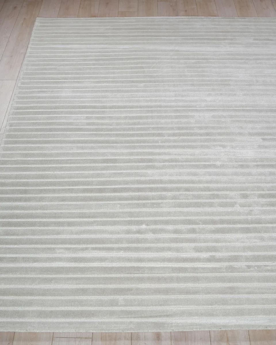 Exquisite Rugs Amani Hand-Loomed Silver Rug, 4 ' x 6 ' | Thumbnail 2 Exquisite Rugs Amani Hand-Loomed Silver Rug, 4 ' x 6 ' | Thumbnail 2