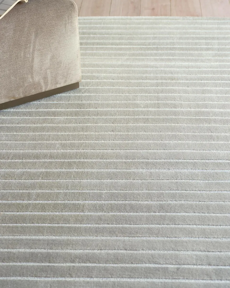 Exquisite Rugs Amani Hand-Loomed Silver Rug, 4 ' x 6 ' | Thumbnail 7 Exquisite Rugs Amani Hand-Loomed Silver Rug, 4 ' x 6 ' | Thumbnail 7
