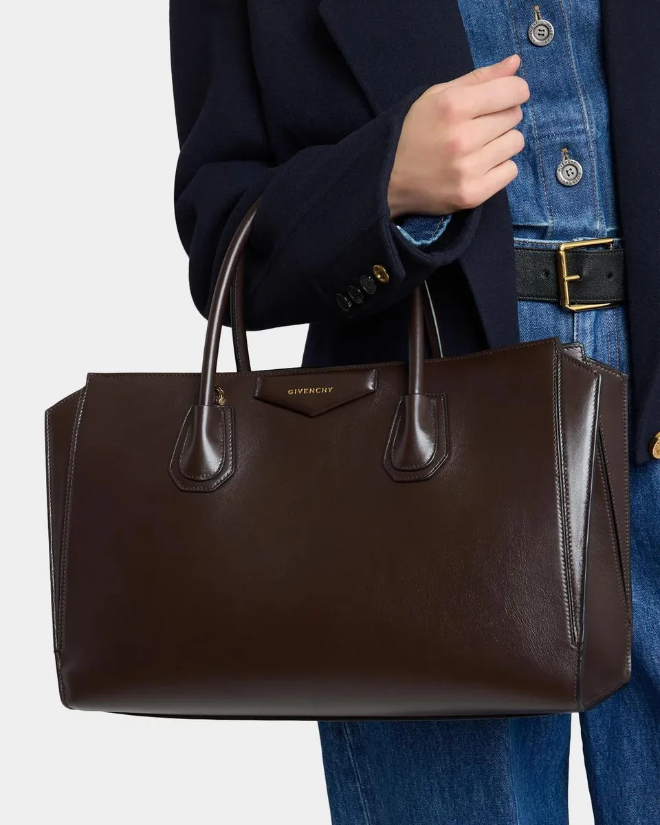 Givenchy Antigona Top-Handle Bag in Leather | Thumbnail 2