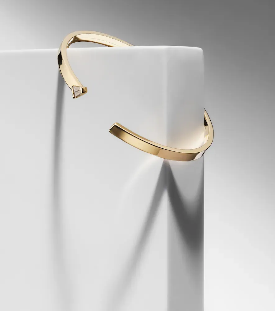Bucherer Fine Jewellery Medium 18kt gold bangle with diamonds | Thumbnail 5 Bucherer Fine Jewellery Medium 18kt gold bangle with diamonds | Thumbnail 5