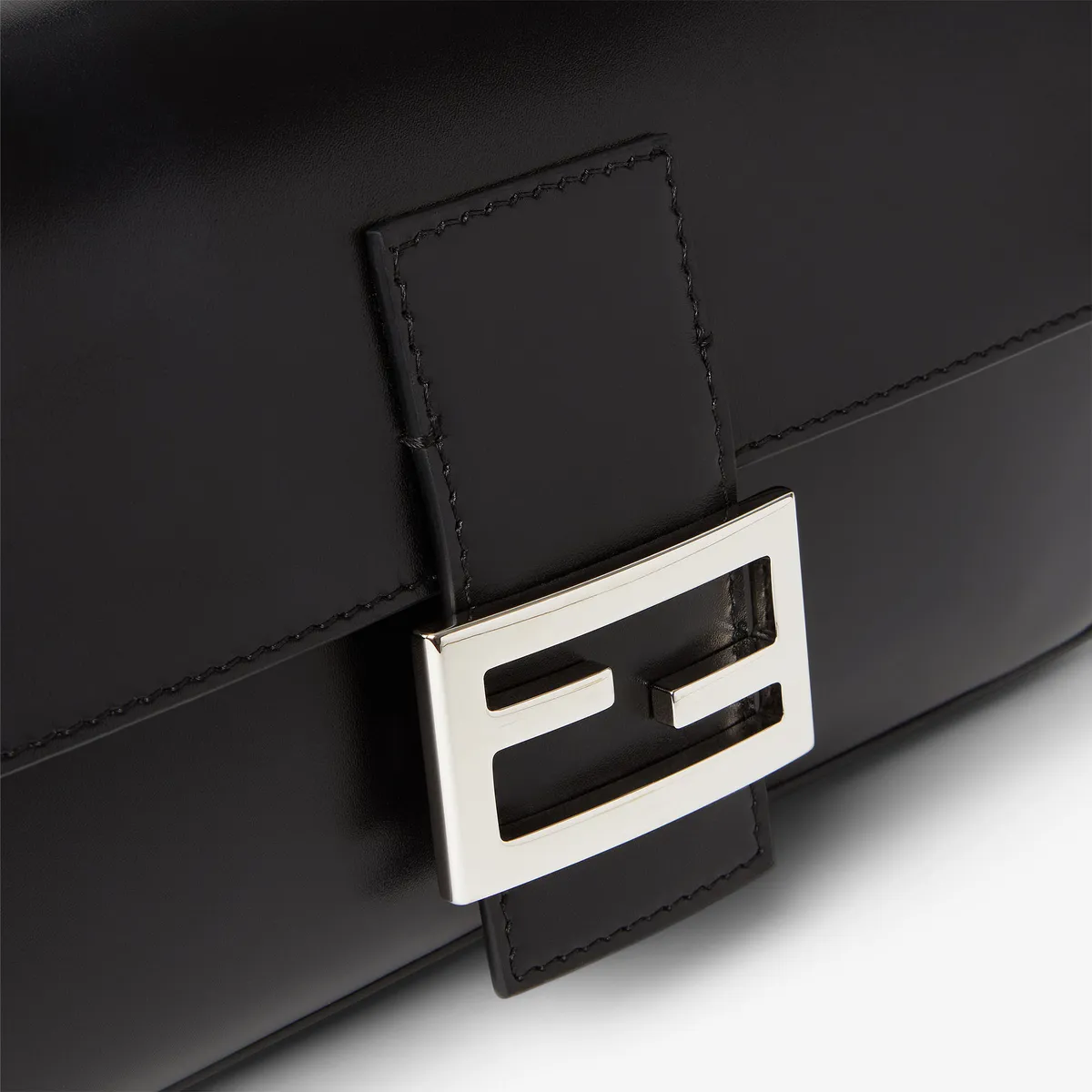 Fendi Baguette 26424 Leather Bag | Thumbnail 8