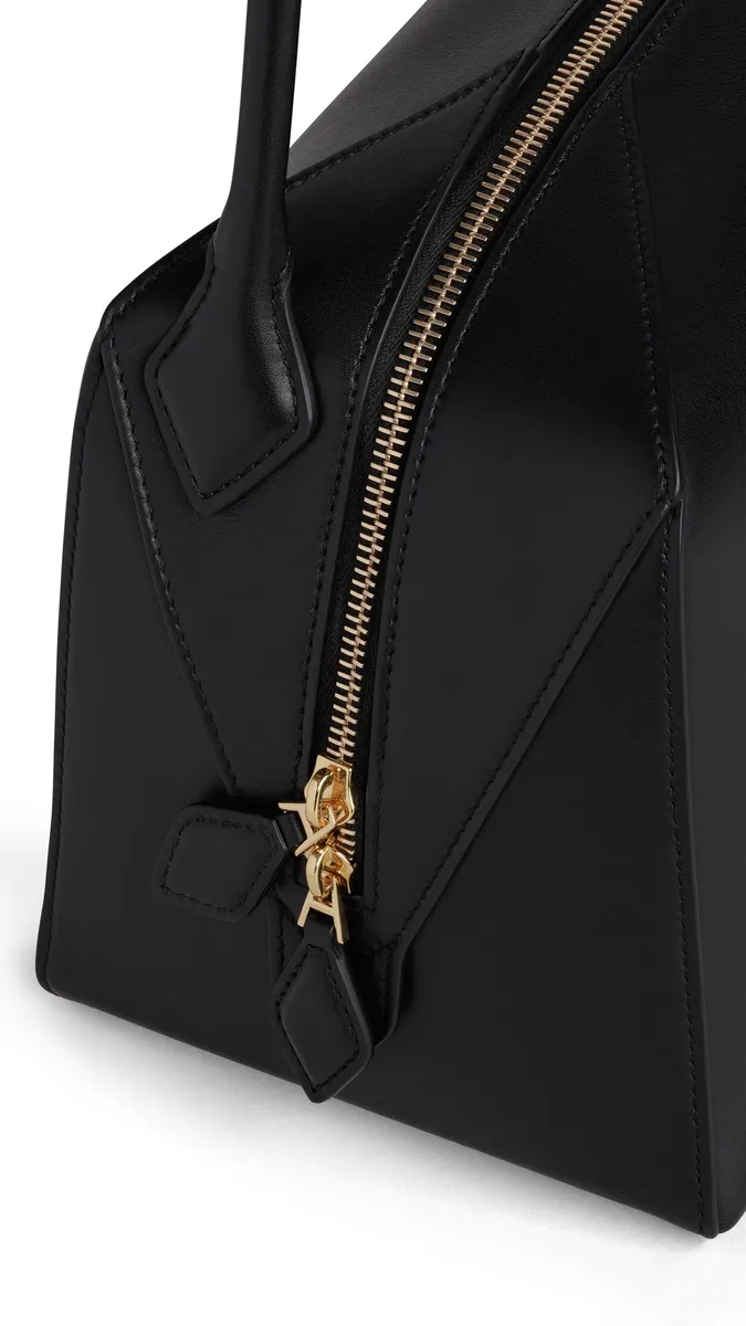 Alaïa Le Bouledogue Bag In Calfskin | Thumbnail 3