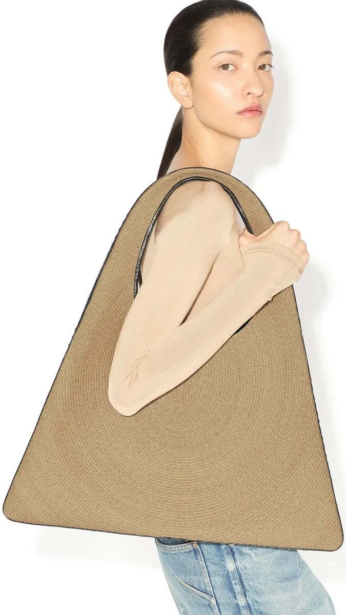 Alaïa One Piece Hobo Bag In Paper Straw | Thumbnail 3 Alaïa One Piece Hobo Bag In Paper Straw | Thumbnail 3