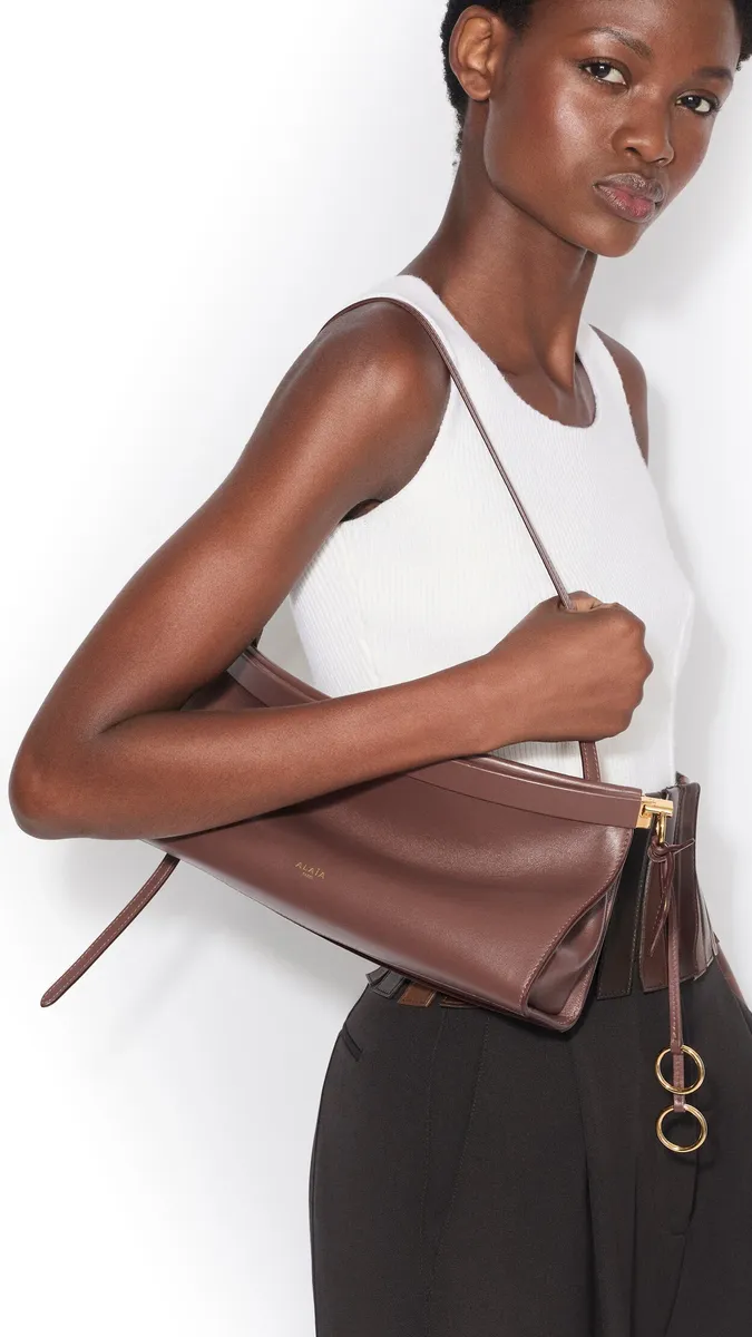 Alaïa Le Click East West Medium Bag In Calfskin | Thumbnail 4 Alaïa Le Click East West Medium Bag In Calfskin | Thumbnail 4