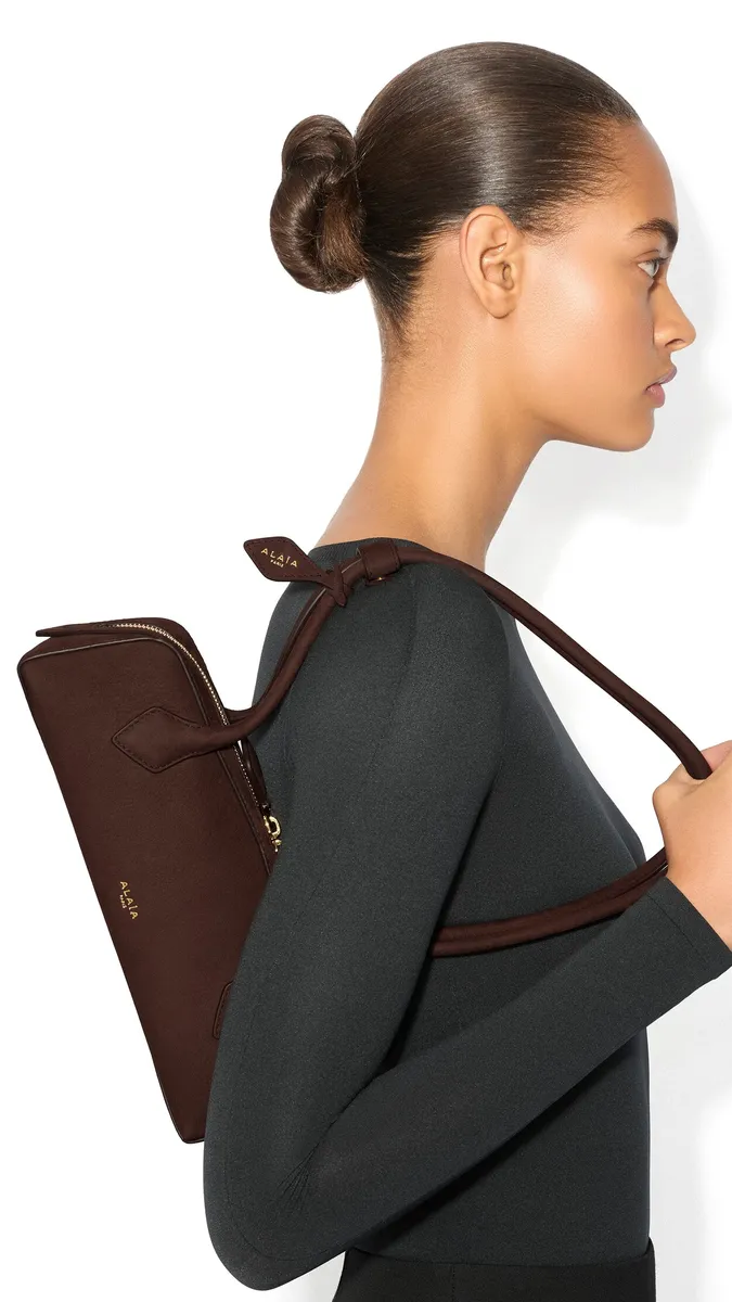 Alaïa Le Teckel Small Bag In Nubuck | Thumbnail 4