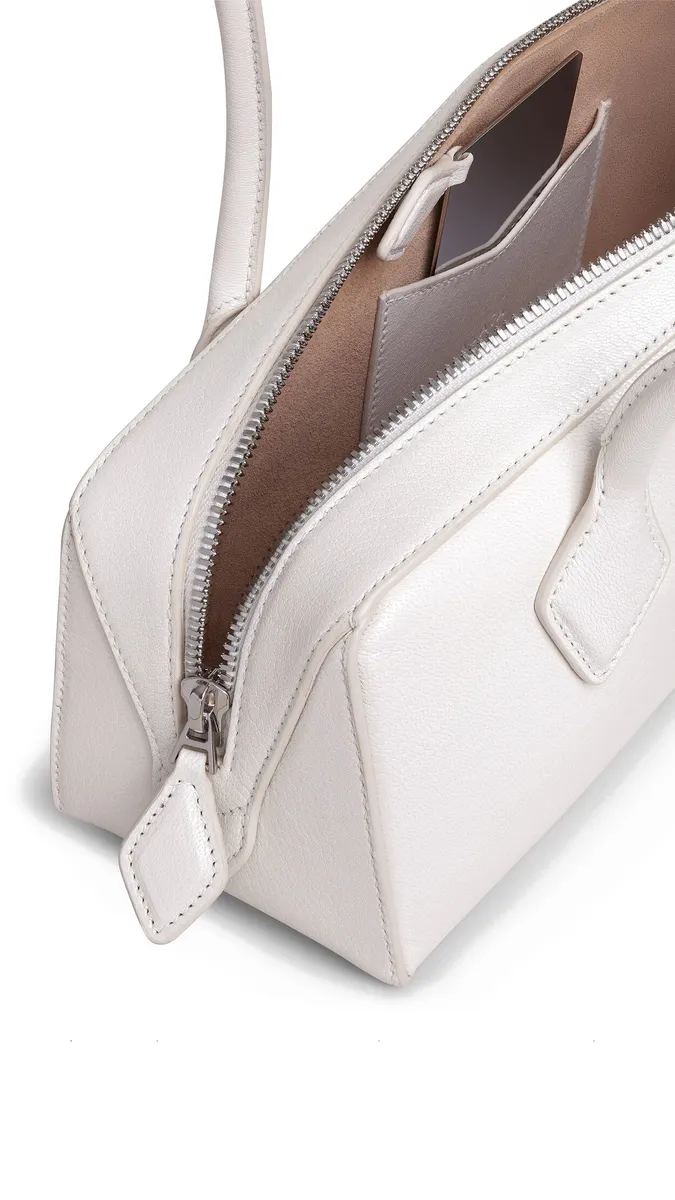 Alaïa Le Teckel Medium Bag In Goatskin | Thumbnail 3 Alaïa Le Teckel Medium Bag In Goatskin | Thumbnail 3